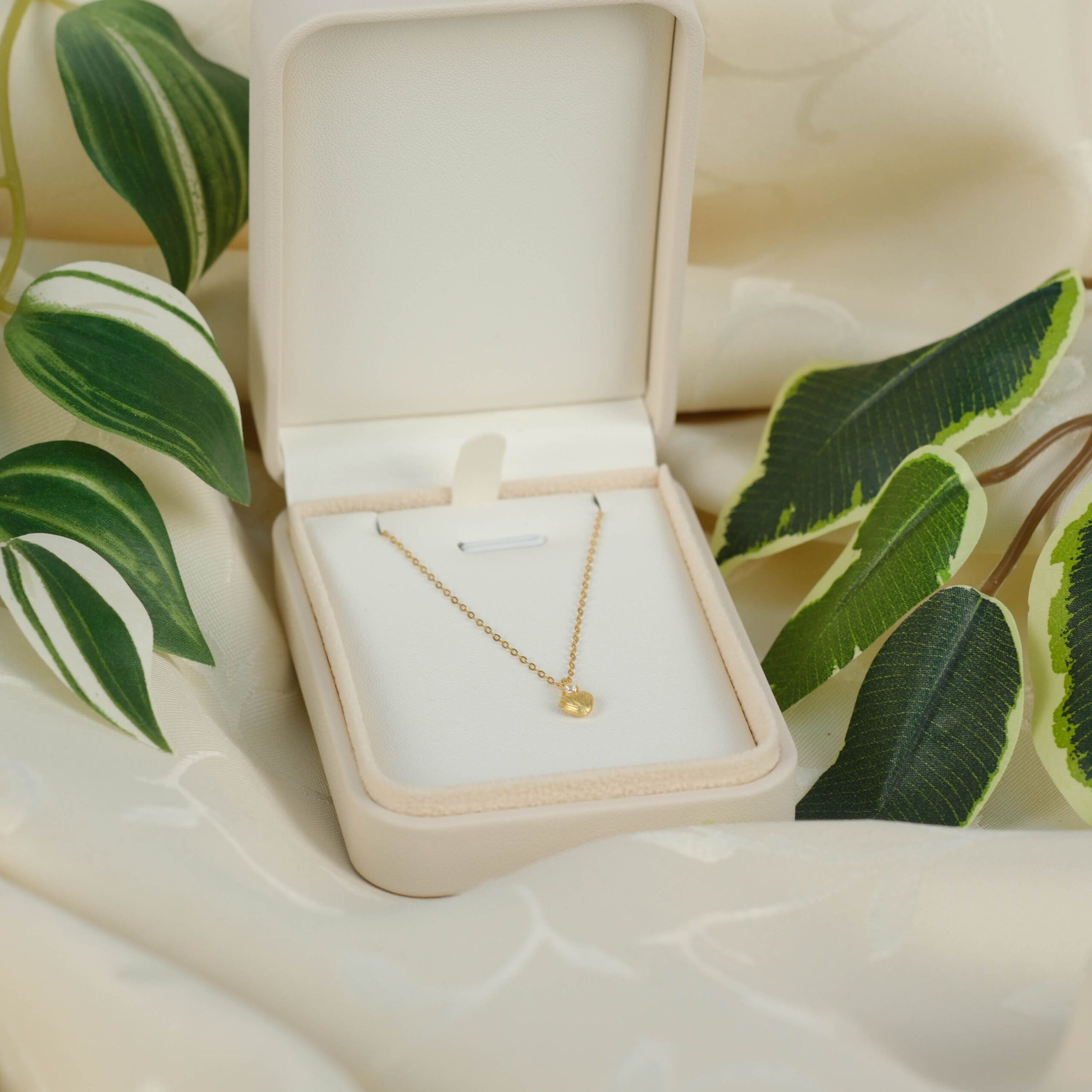 Amora Sacred - Billede 6