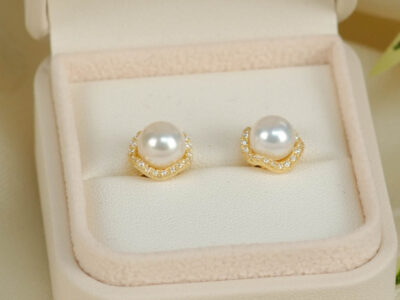 Aura Pearl Studs