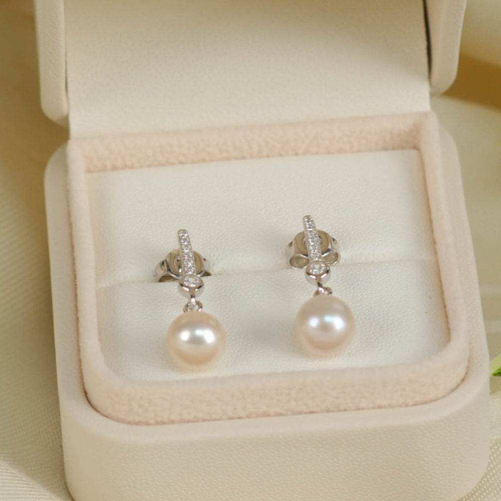 Elara Pearl Drop