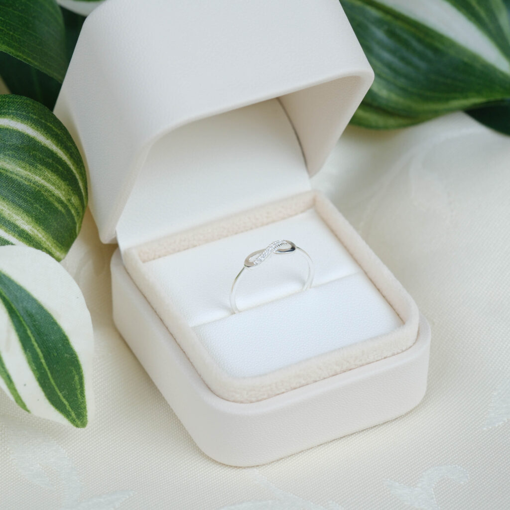 Sølv ring – Eternal Twist i 925 sterlingsølv fra Ginny De Luxe