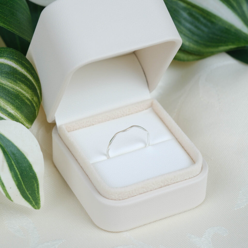 Sølv ring – Wave Elegance i 925 sterlingsølv fra Ginny De Luxe