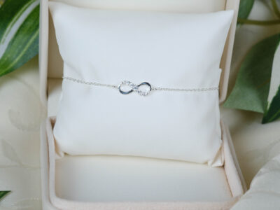 Infinite Elegance armbånd i sølv med uendelighedssymbol