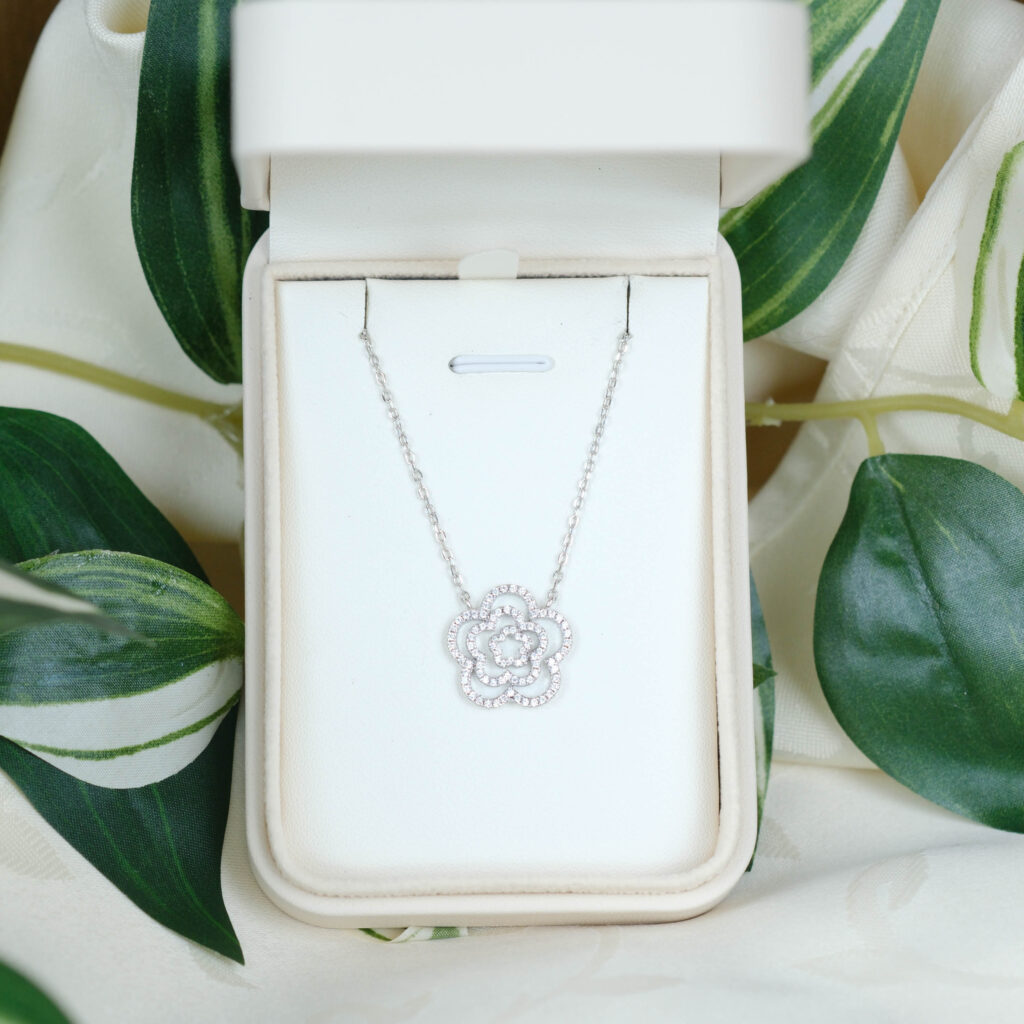 Sølv halskæde – Floral Elegance i 925 sterlingsølv fra Ginny De Luxe