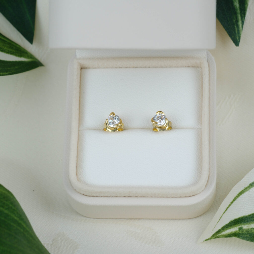 Forgyldt øreringe – Elegant Studs i 925 sterlingsølv fra Ginny De Luxe