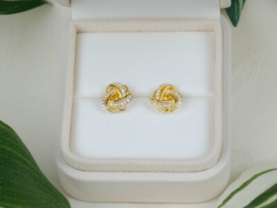 Knot Elegance