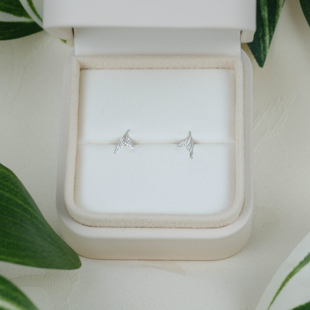 Sølv øreringe – Leaf Studs i 925 sterlingsølv fra Ginny De Luxe