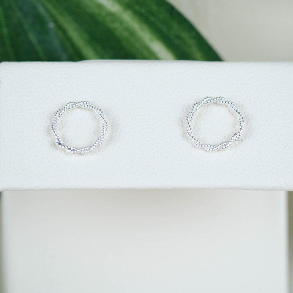 Sølv øreringe – Twisted Circles i 925 sterlingsølv fra Ginny De Luxe