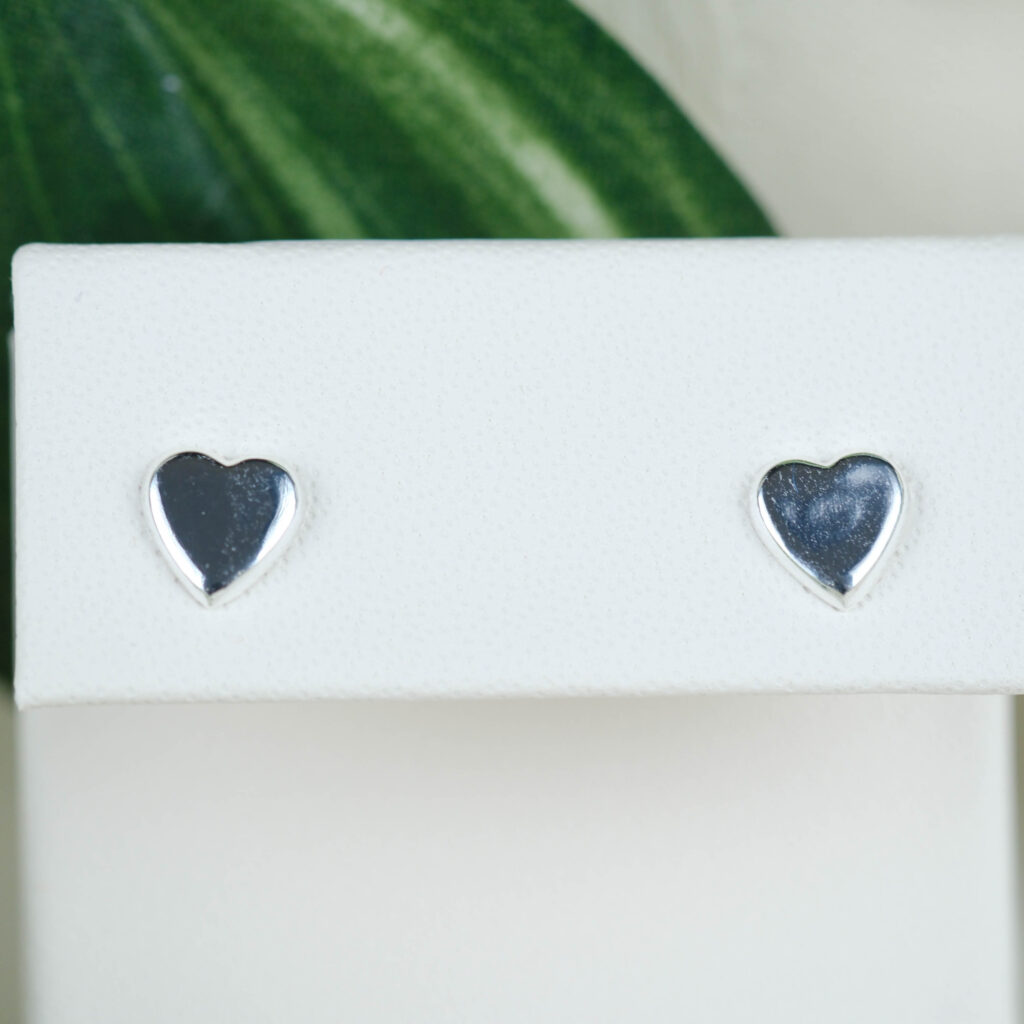 Sølv øreringe – Heart Studs i 925 sterlingsølv fra Ginny De Luxe